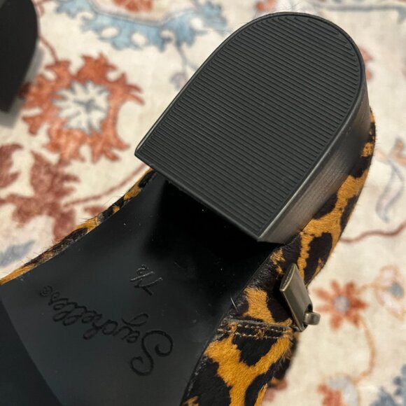 ANTHRO  SEYCHELLES POINTED TOE MOHAIR CHEETAH PRINT BOOTS SZ 7.5M - Picture 2 of 6